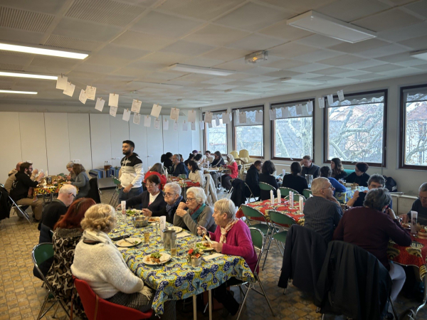 table d'hote comme à la maison à la maison sociale cyprian les brosses